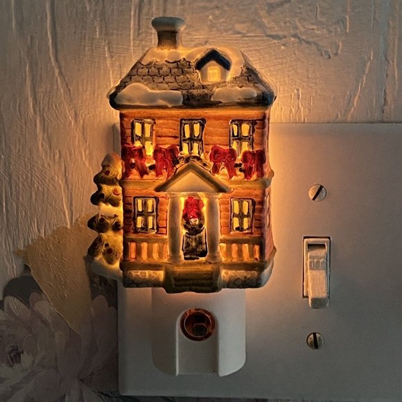 Winter Home Scene Night Light Sensor Ceramic Hand Painted Porcelain with Box - Picture 2 of 7